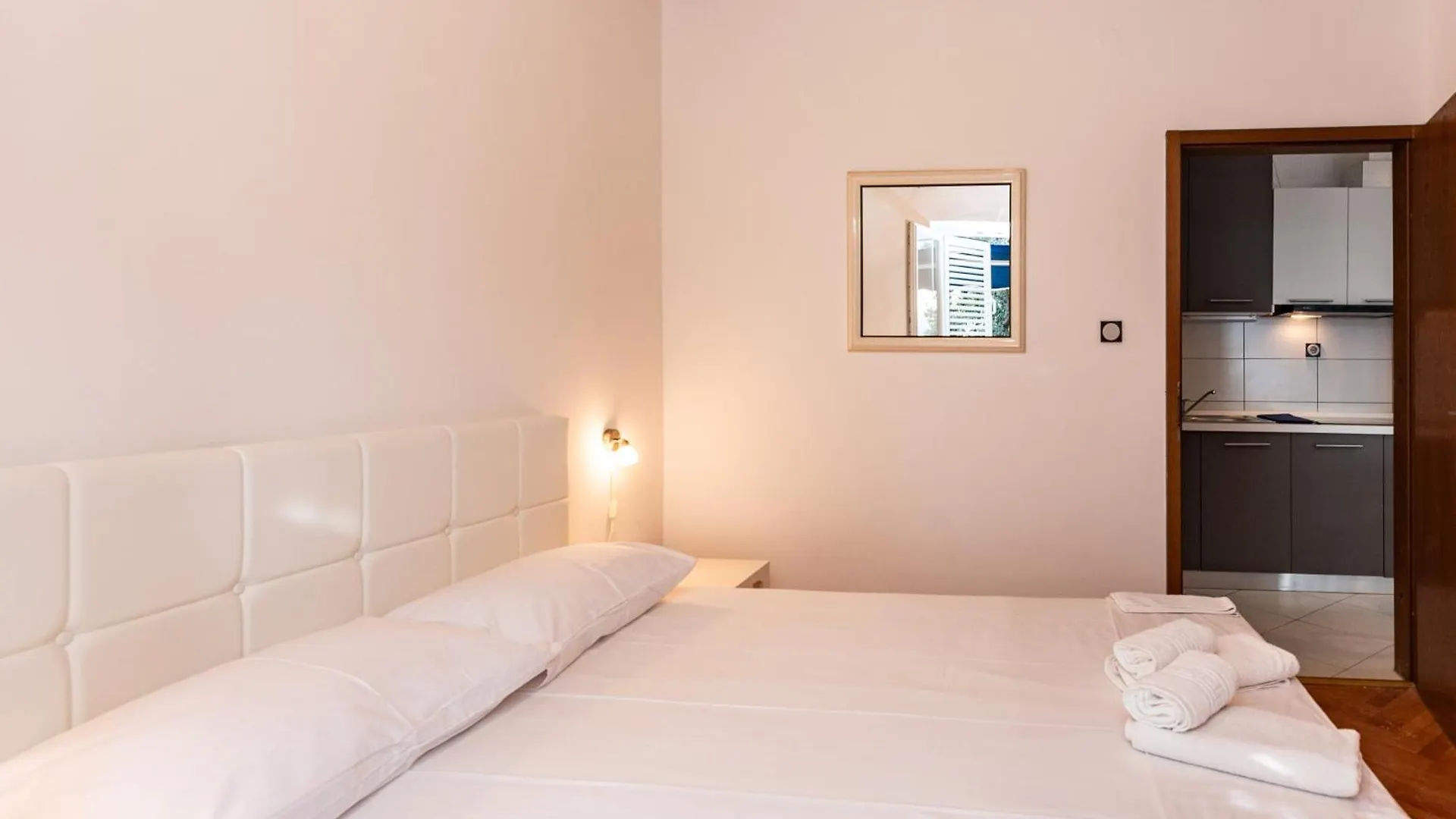 Apartments Tauzer Mandre 0*,