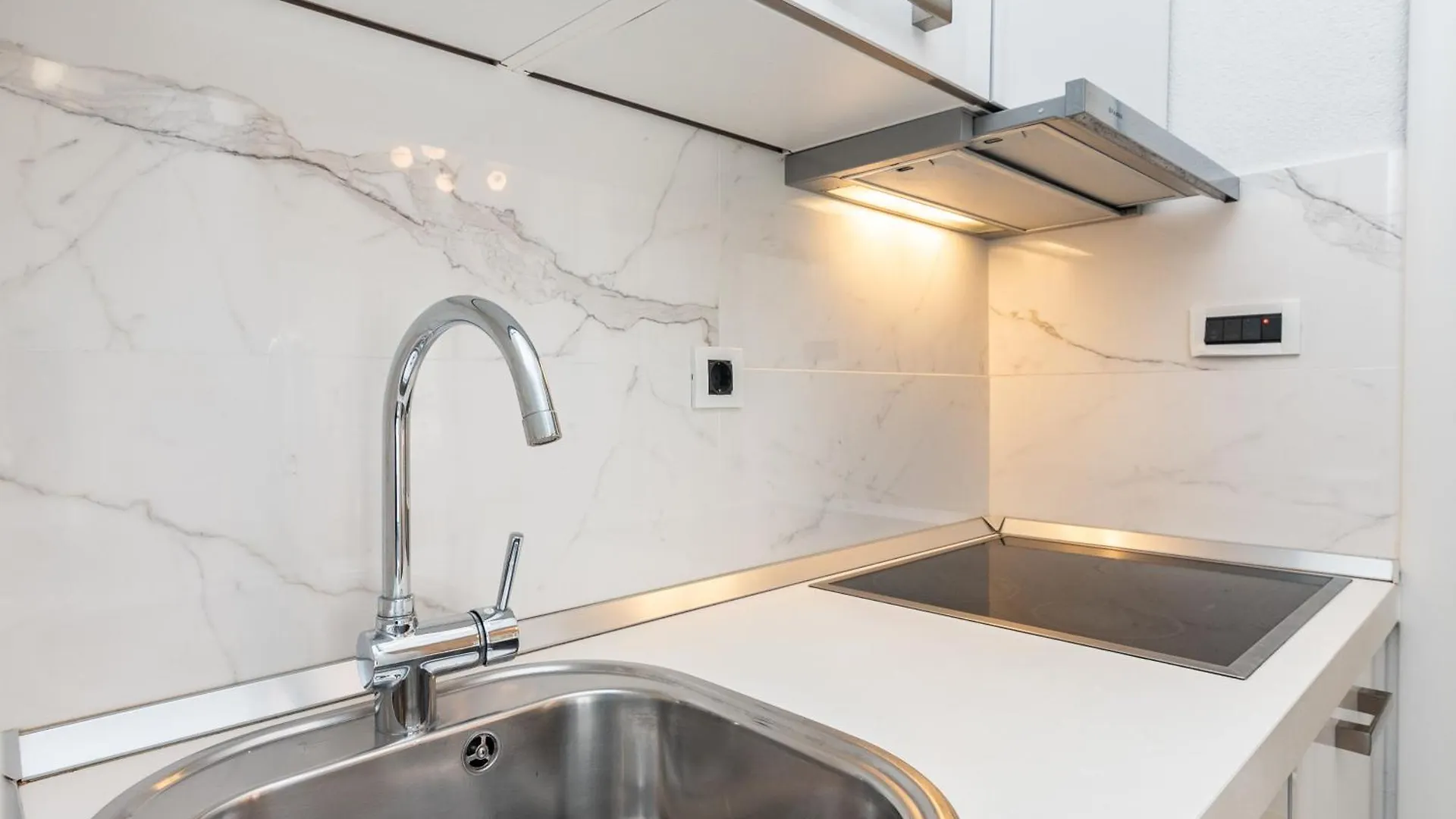 Apartments Tauzer Mandre 0*,  Croatia